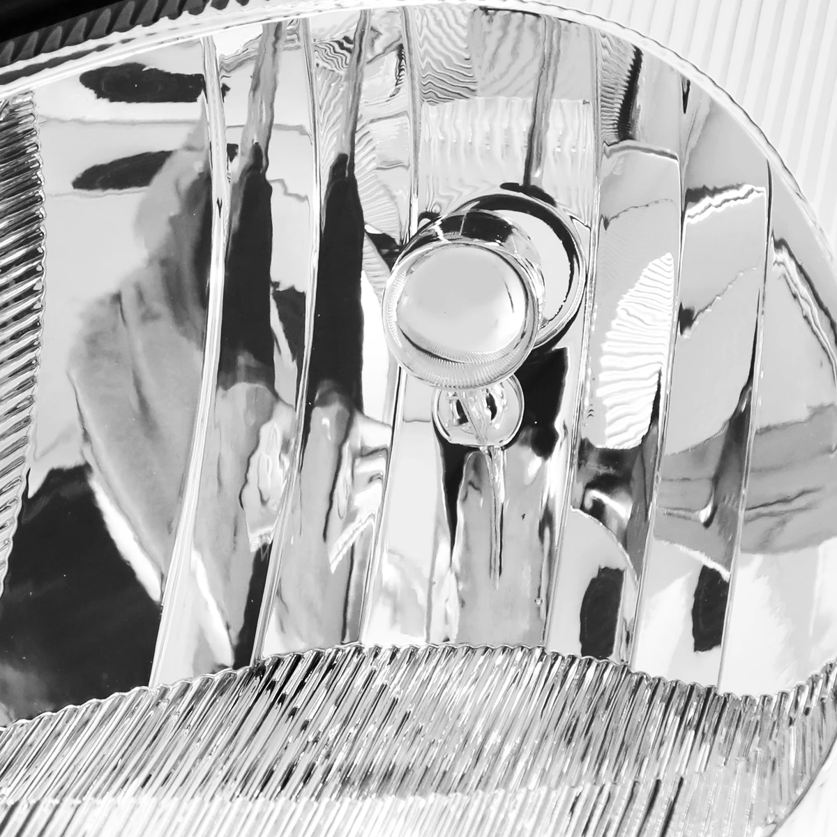 01-05 Chrysler PT Cruiser Headlight Assembly (Driver & Passenger Side) - Chrome Clear 4 01-05 Chrysler PT Cruiser Headlight Assembly (Driver & Passenger Side) - Chrome Clear - Image 4