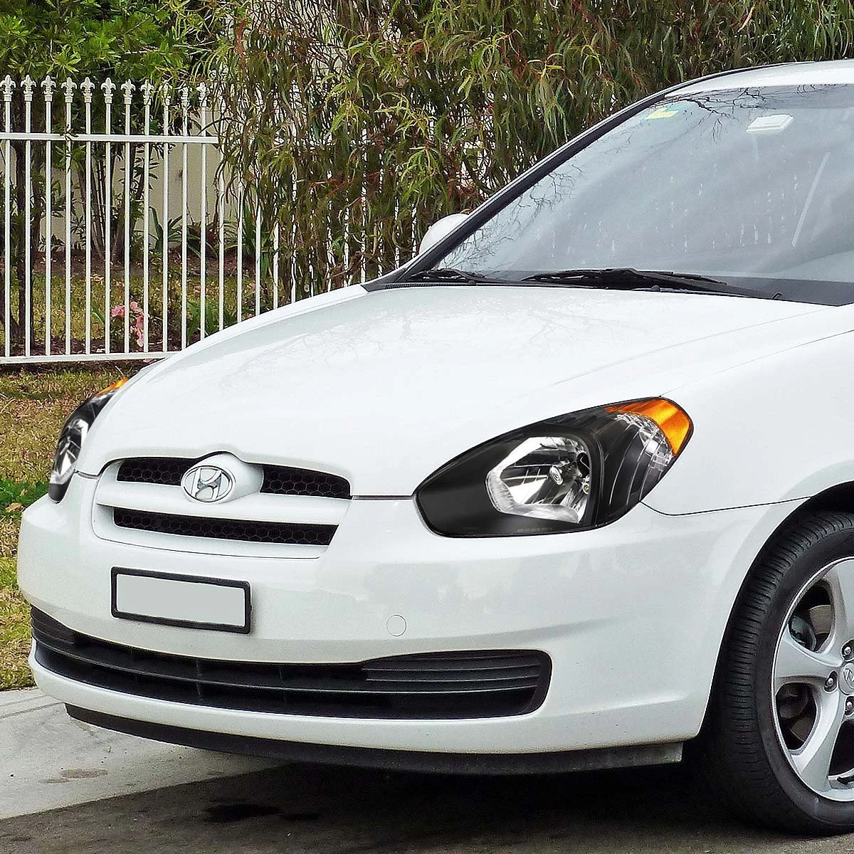 06-11 Hyundai Accent Crystal Replacement Headlights - Black 5 06-11 Hyundai Accent Crystal Replacement Headlights - Black - Image 5