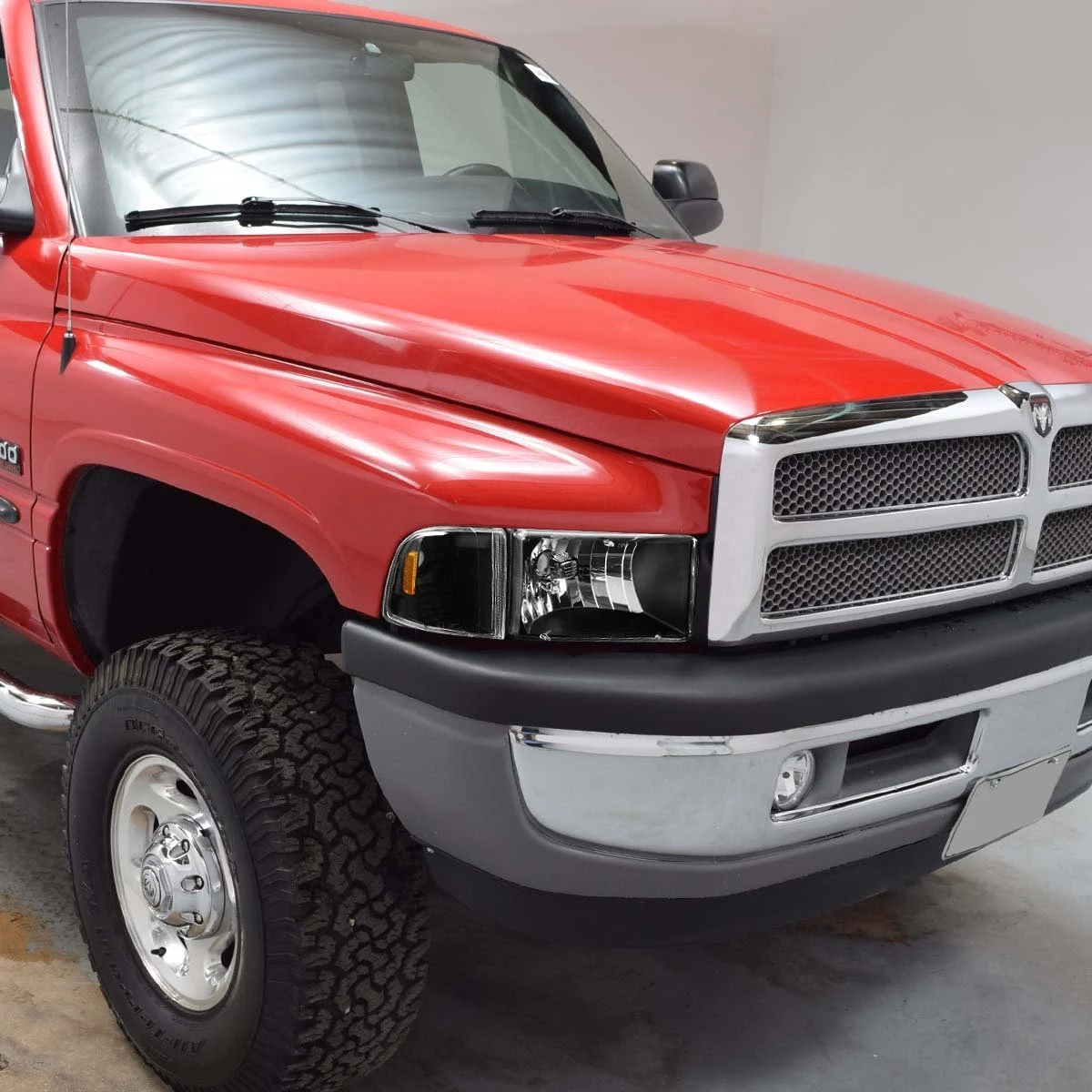 HID Combo 94-01 Dodge RAM 1500 2500 3500 OEM Style Crystal Headlights - Black 4 HID Combo 94-01 Dodge RAM 1500 2500 3500 OEM Style Crystal Headlights - Black - Image 4